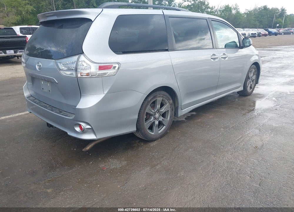 2017 TOYOTA SIENNA SE PREMIUM 8 PASSENGER VIN: 5TDXZ3DC4HS880185