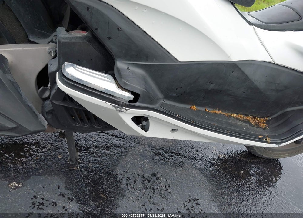 2017 HONDA PCX 150 VIN: RLHKF1804HY200328