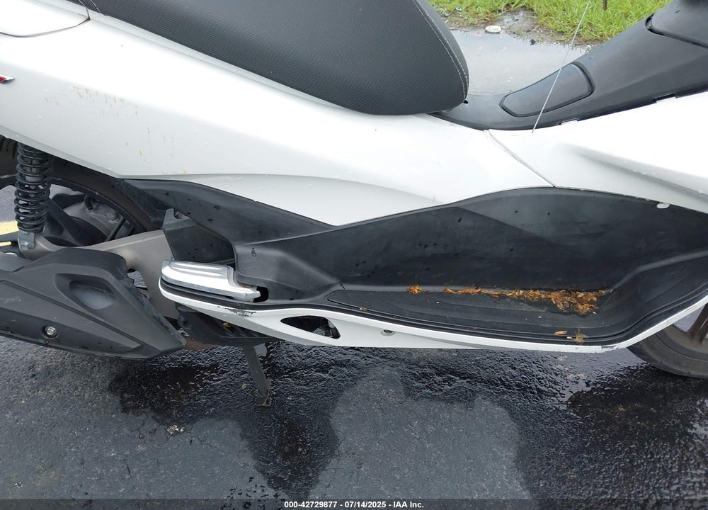 2017 HONDA PCX 150 VIN: RLHKF1804HY200328