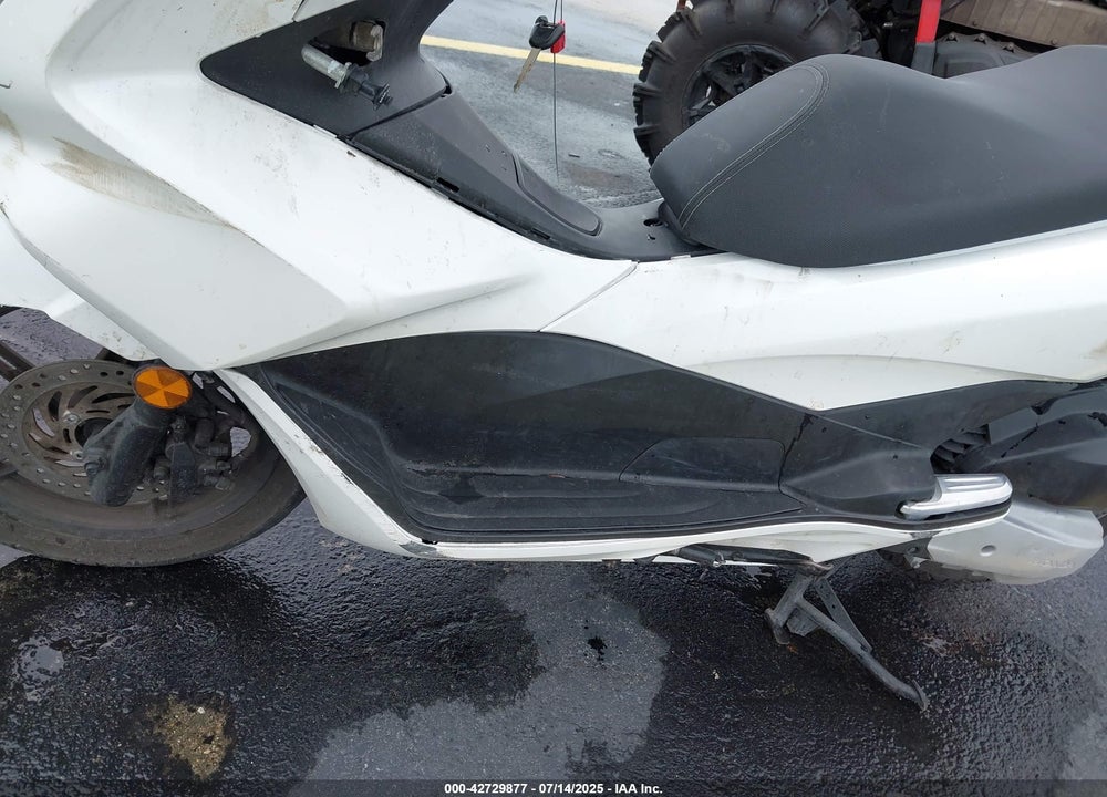 2017 HONDA PCX 150 VIN: RLHKF1804HY200328
