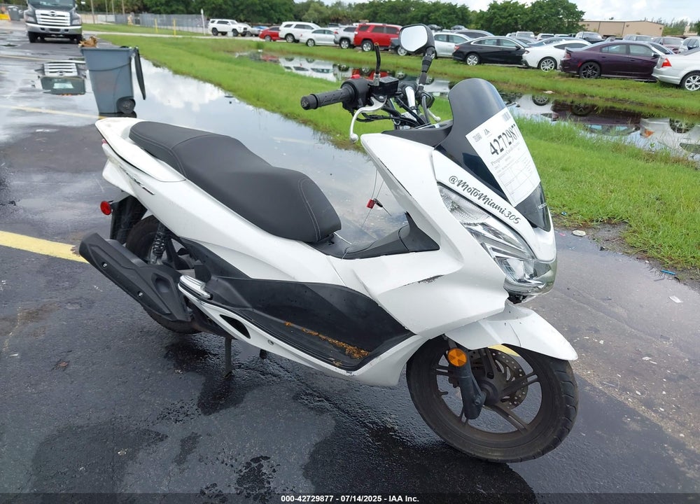 2017 HONDA PCX 150 VIN: RLHKF1804HY200328