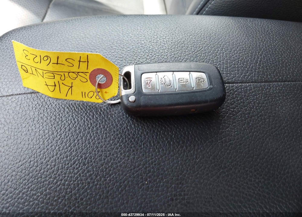 2011 KIA SORENTO VIN: 5XYKU3A17BG057265