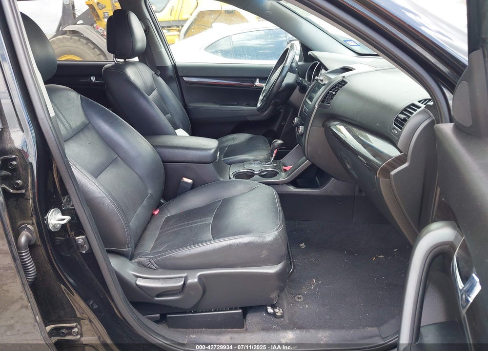 2011 KIA SORENTO VIN: 5XYKU3A17BG057265