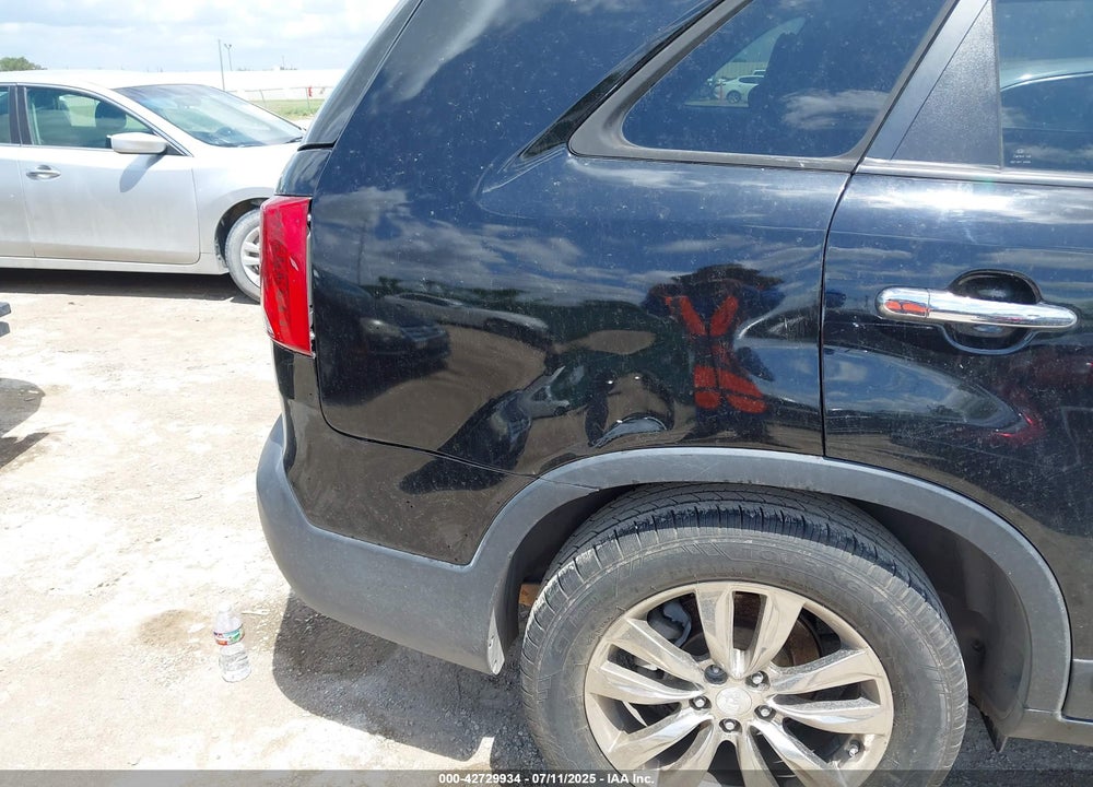 2011 KIA SORENTO VIN: 5XYKU3A17BG057265