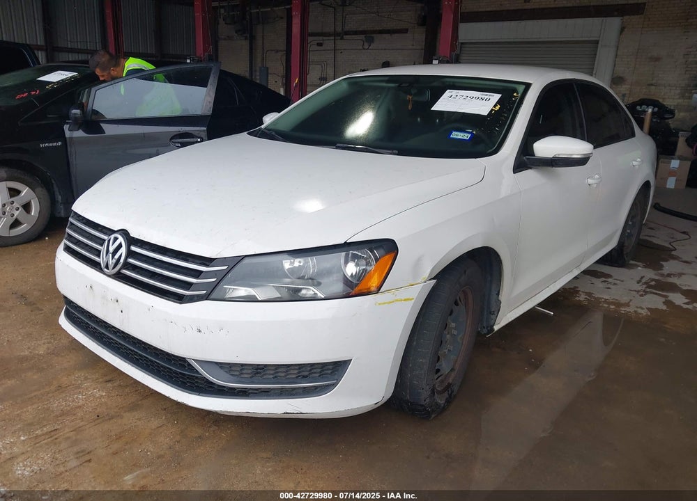 2015 VOLKSWAGEN PASSAT VIN: 1VWAT7A39FC040806