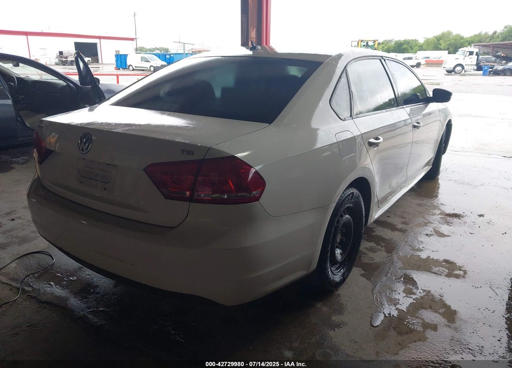 2015 VOLKSWAGEN PASSAT VIN: 1VWAT7A39FC040806