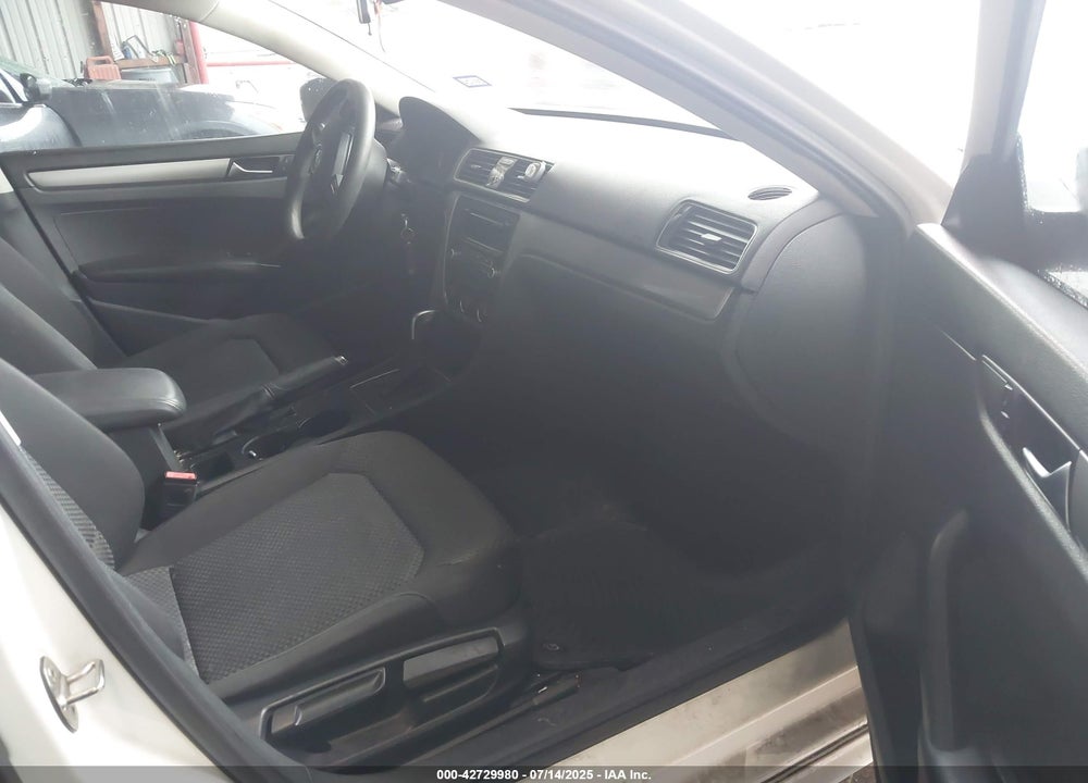 2015 VOLKSWAGEN PASSAT VIN: 1VWAT7A39FC040806