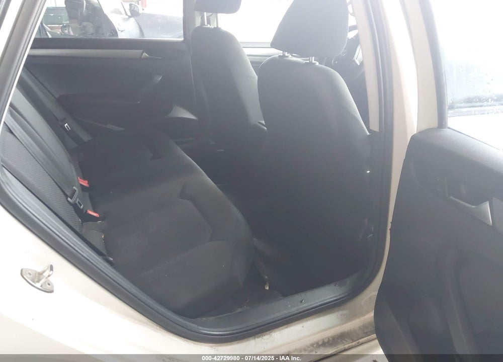2015 VOLKSWAGEN PASSAT VIN: 1VWAT7A39FC040806