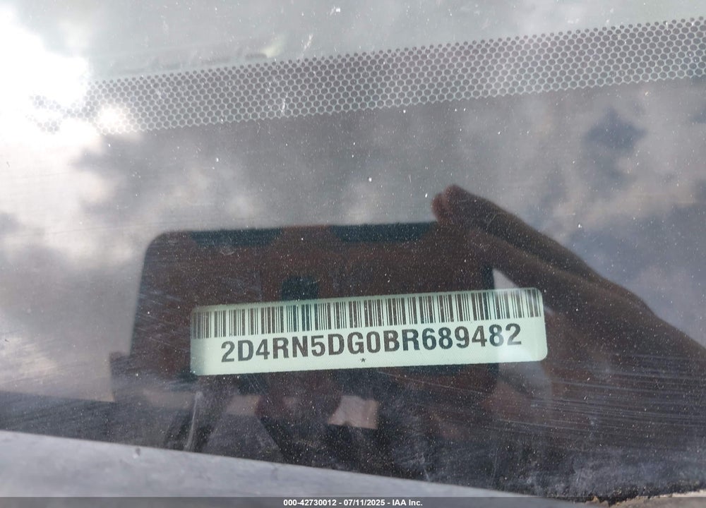 2011 DODGE GRAND CARAVAN CREW VIN: 2D4RN5DG0BR689482