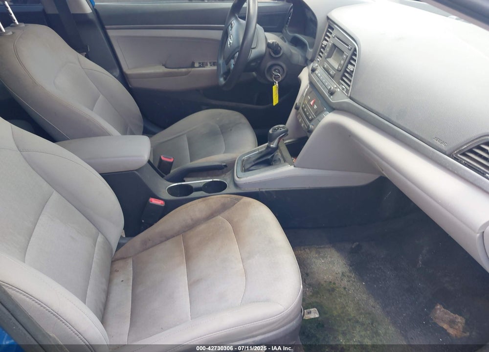 2017 HYUNDAI ELANTRA VIN: 5NPD74LF5HH152343