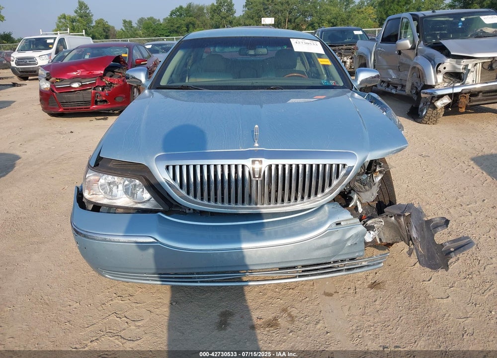 2010 LINCOLN TOWN CAR VIN: 2LNBL8CV9AX611259