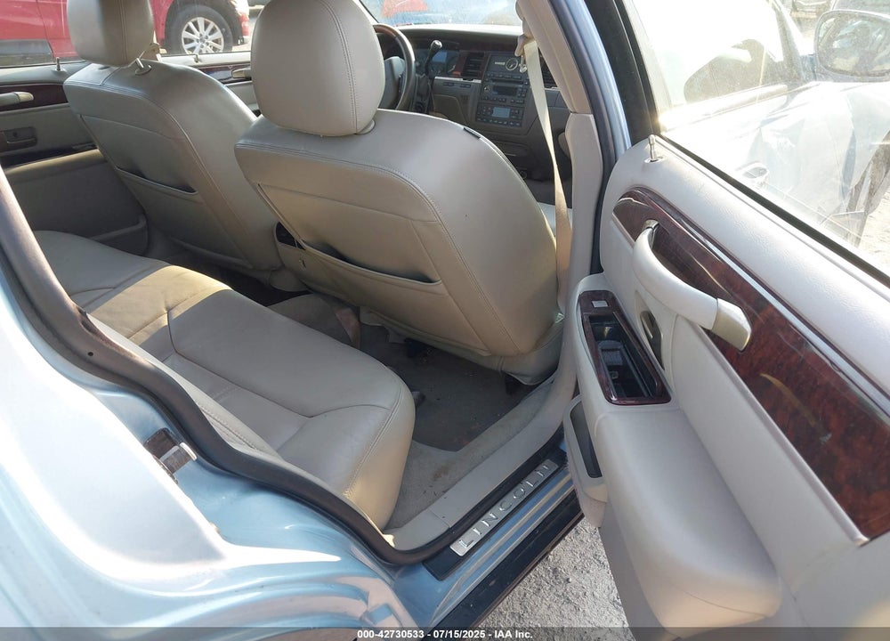 2010 LINCOLN TOWN CAR VIN: 2LNBL8CV9AX611259