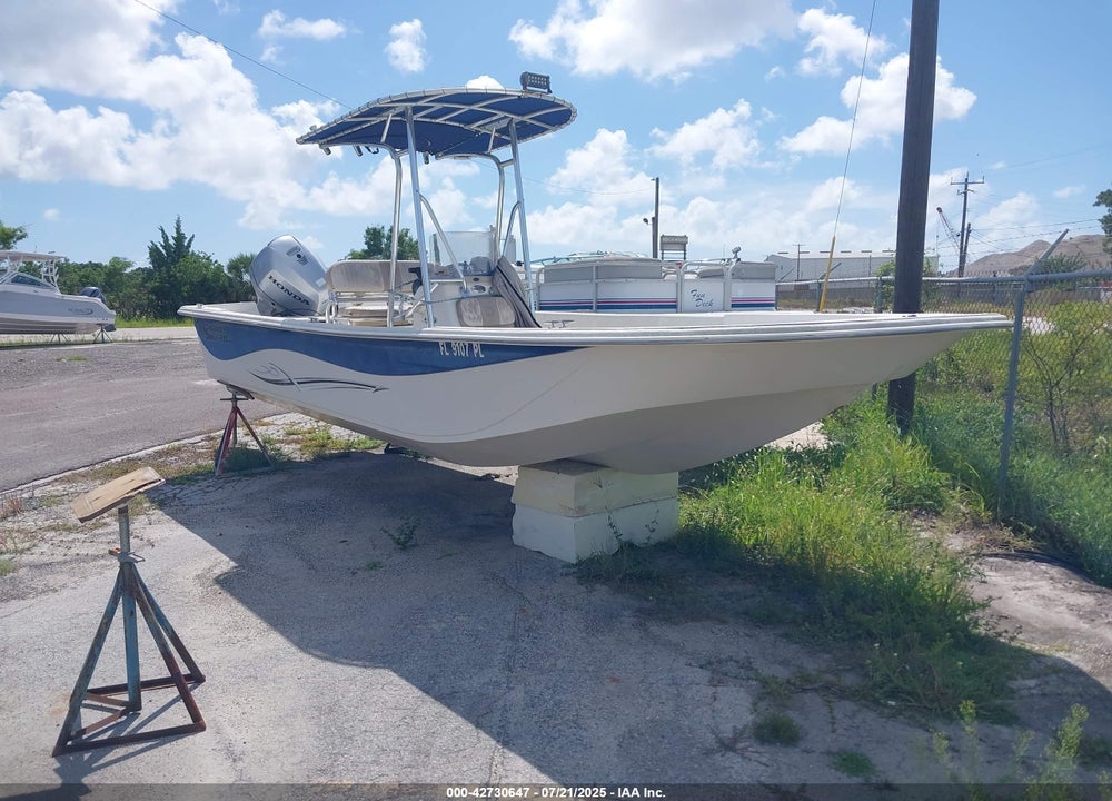 2013 CAROLINA SKIFF BOAT VIN: EKH0L900L213