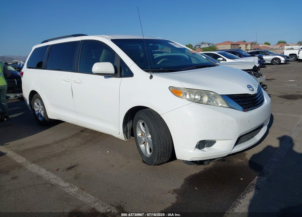 2013 TOYOTA SIENNA LE V6 8 PASSENGER VIN: 5TDKK3DC9DS352568