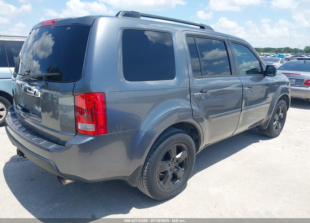 2011 HONDA PILOT VIN: 5FNYF3H46BB051002