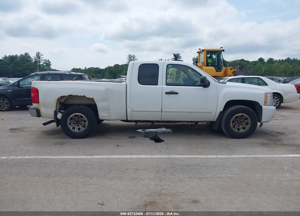 2011 CHEVROLET SILVERADO 1500 VIN: 1GCRKREAXBZ428213