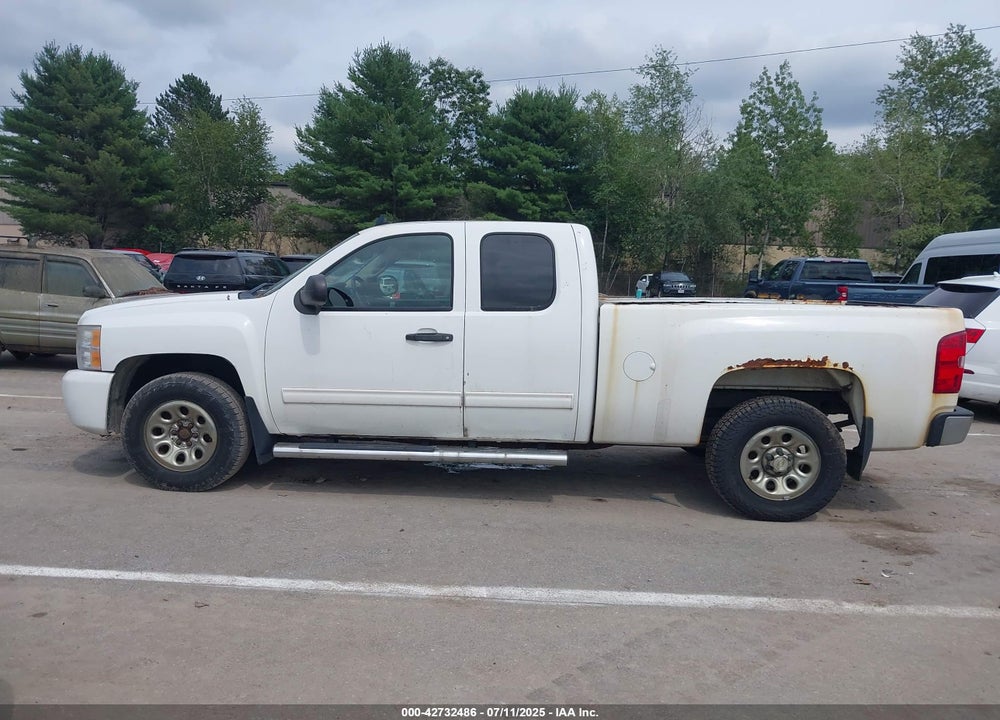 2011 CHEVROLET SILVERADO 1500 VIN: 1GCRKREAXBZ428213