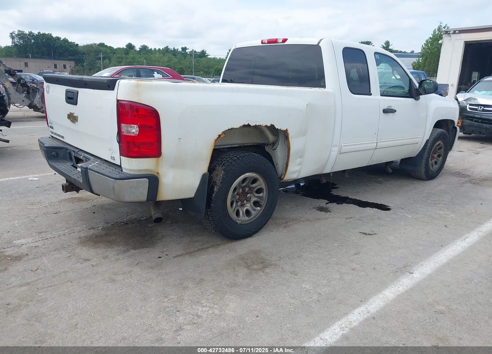 2011 CHEVROLET SILVERADO 1500 VIN: 1GCRKREAXBZ428213