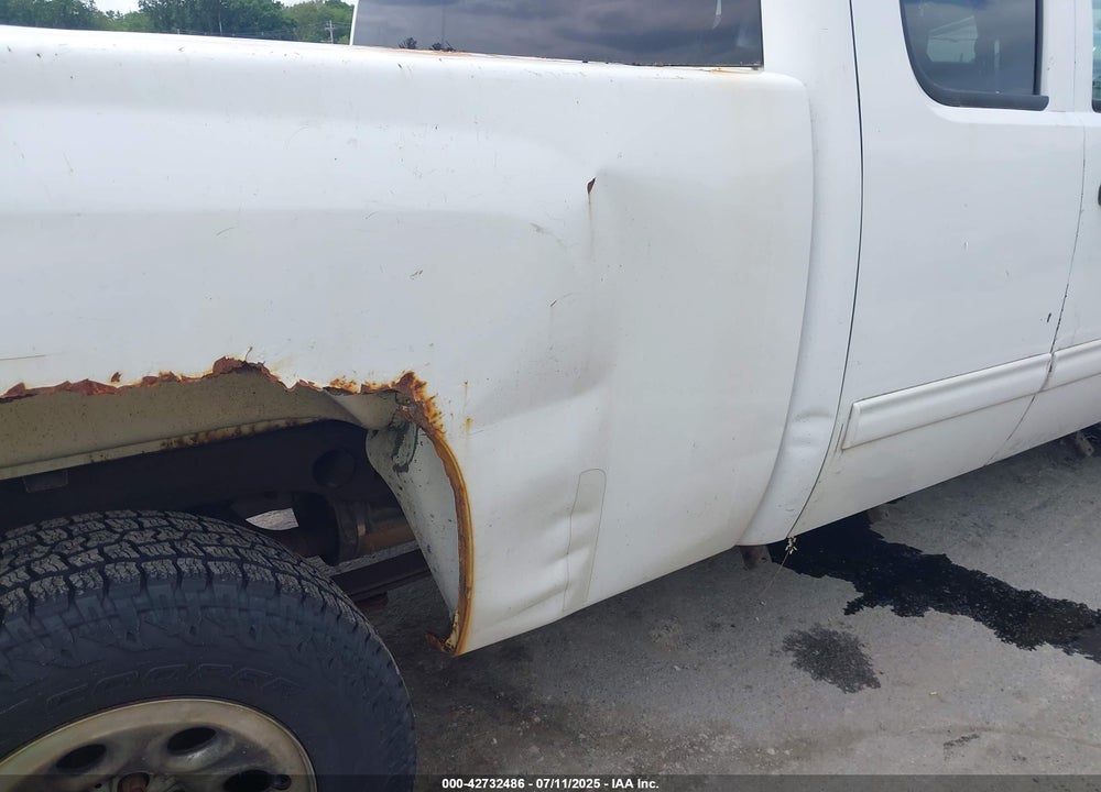 2011 CHEVROLET SILVERADO 1500 VIN: 1GCRKREAXBZ428213