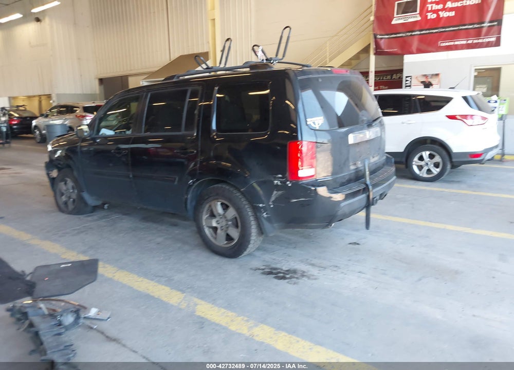 2011 HONDA PILOT VIN: 5FNYF4H46BB015915