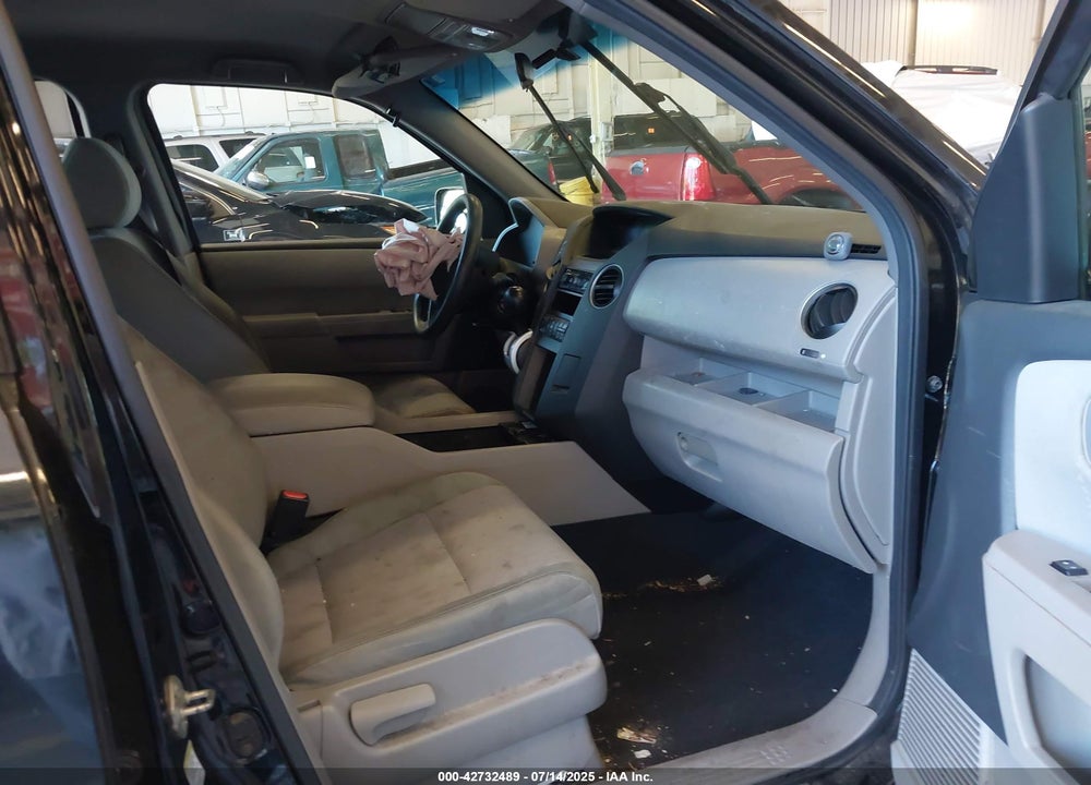 2011 HONDA PILOT VIN: 5FNYF4H46BB015915