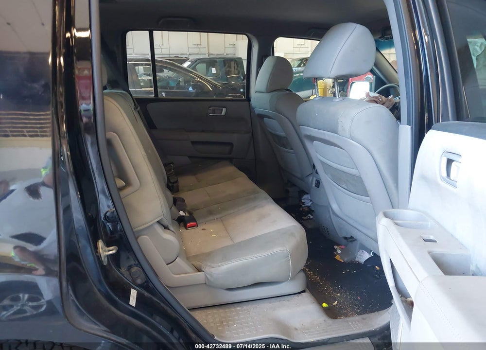 2011 HONDA PILOT VIN: 5FNYF4H46BB015915