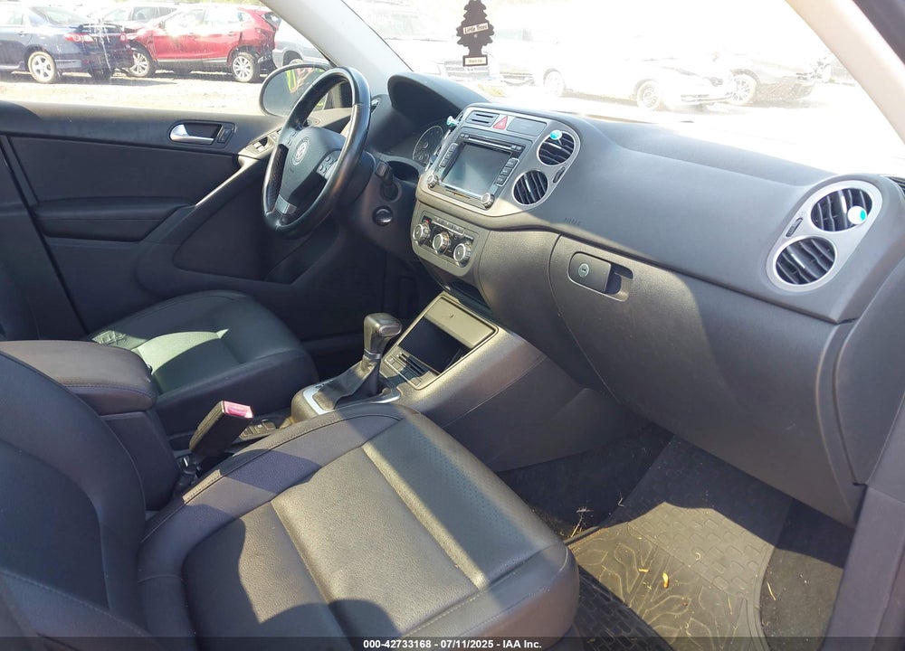 2010 VOLKSWAGEN TIGUAN VIN: WVGBV7AX9AW002290
