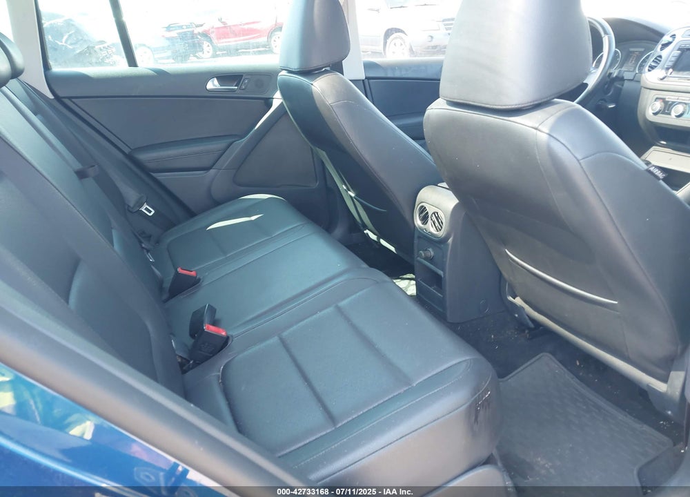 2010 VOLKSWAGEN TIGUAN VIN: WVGBV7AX9AW002290