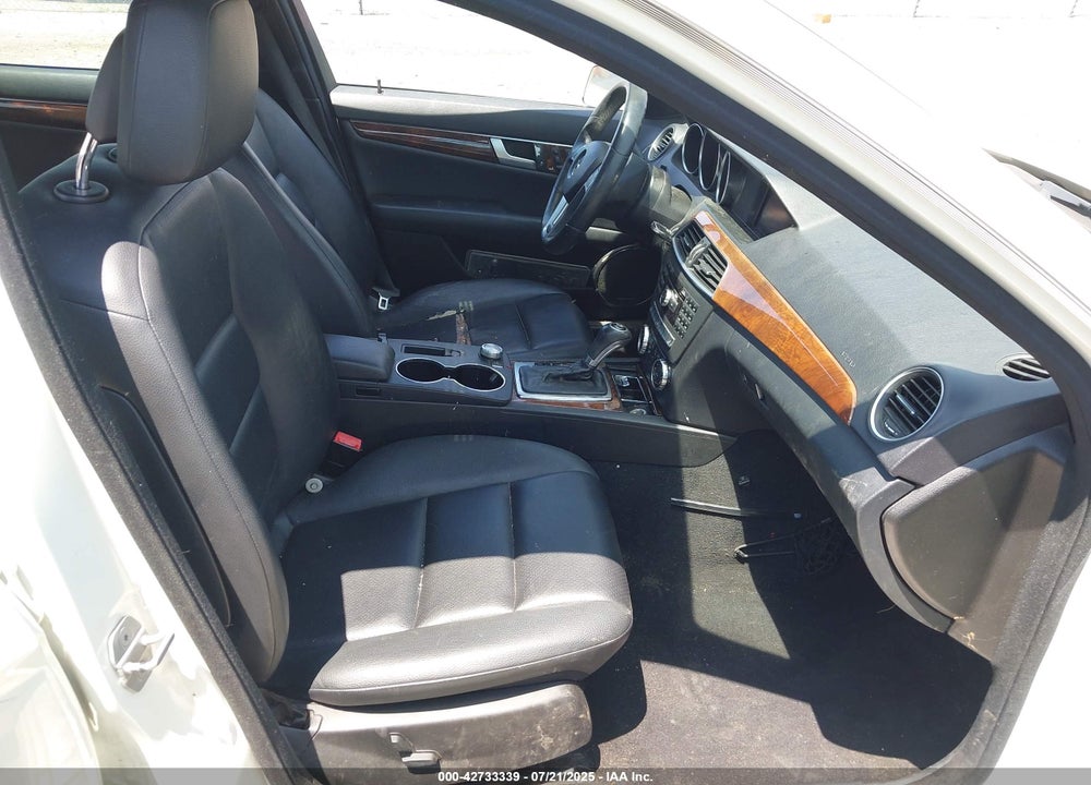 2012 MERCEDES-BENZ C CLASS VIN: WDDGF8BB9CR195595