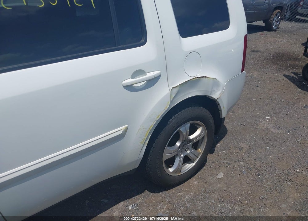 2015 HONDA PILOT VIN: 5FNYF4H5XFB020596