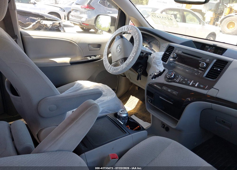 2014 TOYOTA SIENNA VIN: 5TDKK3DC3ES513871