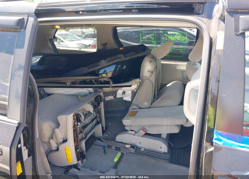 2014 TOYOTA SIENNA VIN: 5TDKK3DC3ES513871