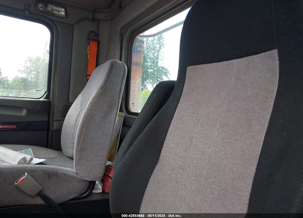 2012 KENWORTH CONSTRUCTION T800 VIN: 1XKDD49X7CJ334381