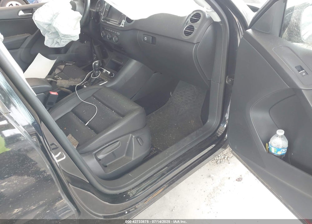 2016 VOLKSWAGEN TIGUAN VIN: WVGAV7AX6GW587270