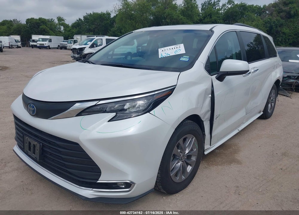 2024 TOYOTA SIENNA XLE VIN: 5TDYRKEC9RS182086