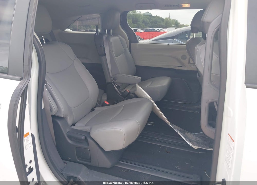 2024 TOYOTA SIENNA XLE VIN: 5TDYRKEC9RS182086