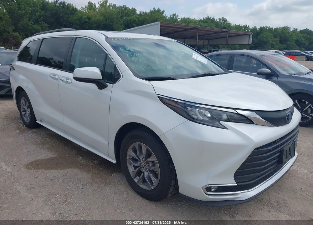 2024 TOYOTA SIENNA XLE VIN: 5TDYRKEC9RS182086