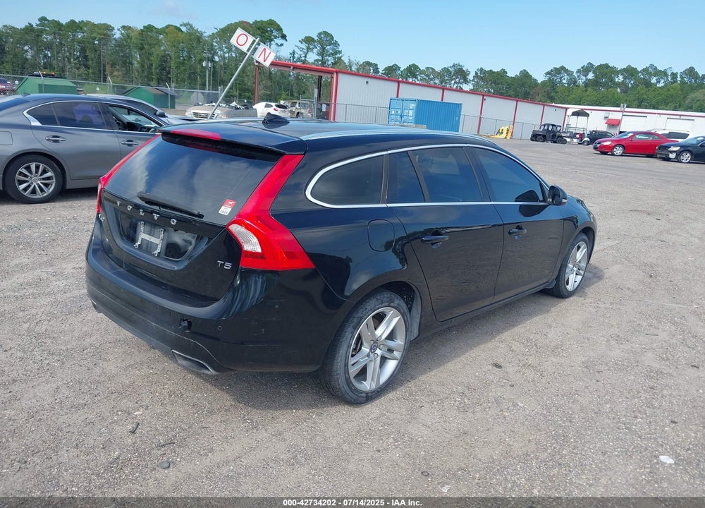 2015 VOLVO V60 VIN: YV140MEK5F1266078