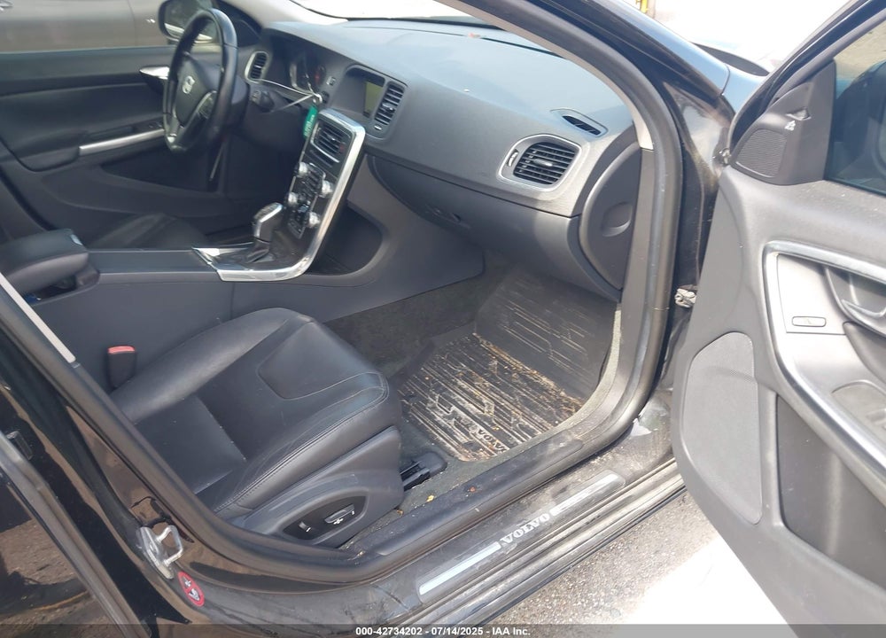 2015 VOLVO V60 VIN: YV140MEK5F1266078