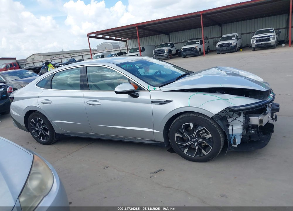 2025 HYUNDAI SONATA VIN: KMHL64JA4SA462175