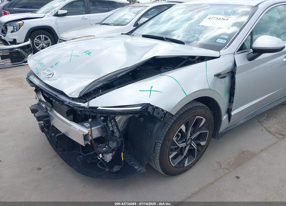 2025 HYUNDAI SONATA VIN: KMHL64JA4SA462175