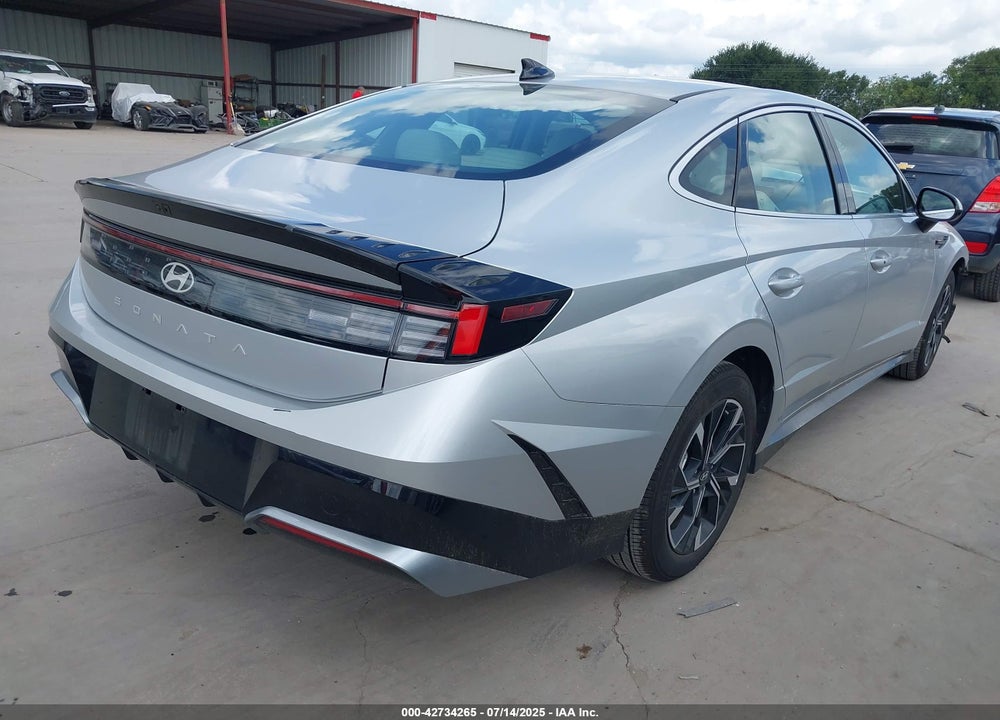 2025 HYUNDAI SONATA VIN: KMHL64JA4SA462175