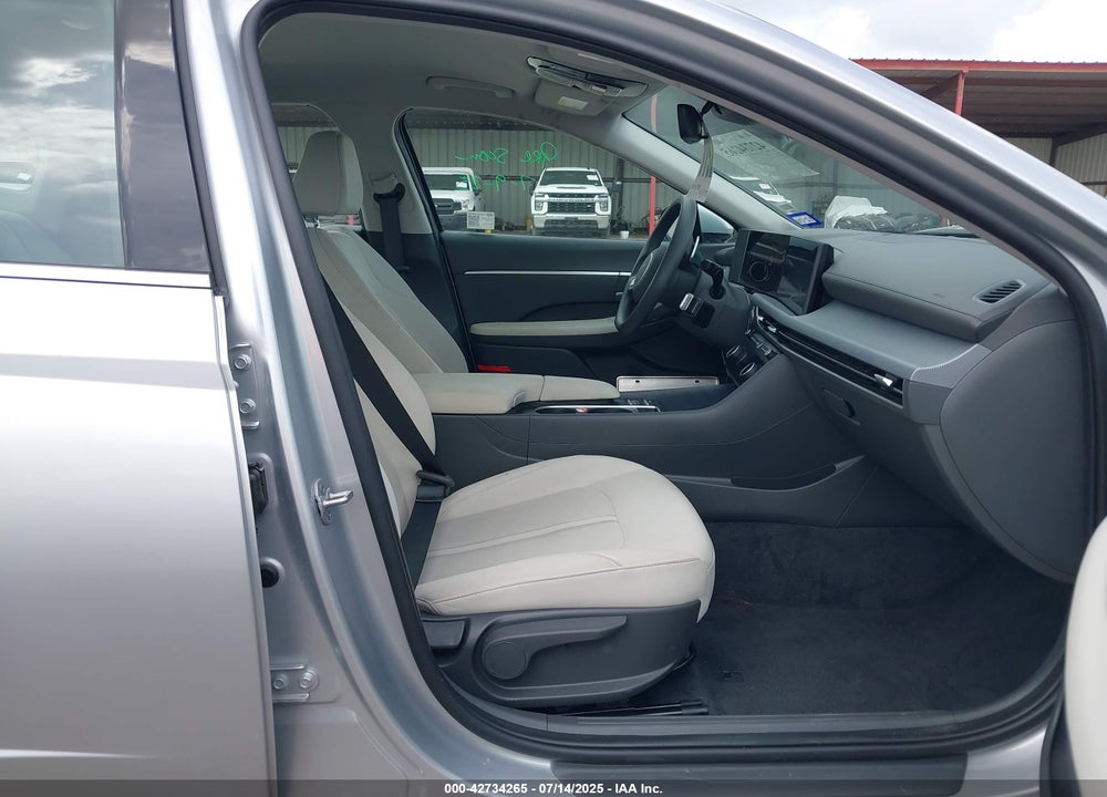 2025 HYUNDAI SONATA VIN: KMHL64JA4SA462175