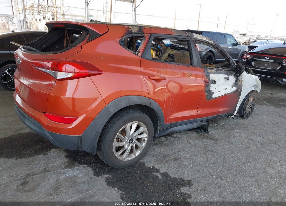 2017 HYUNDAI TUCSON VIN: KM8J23A40HU375839