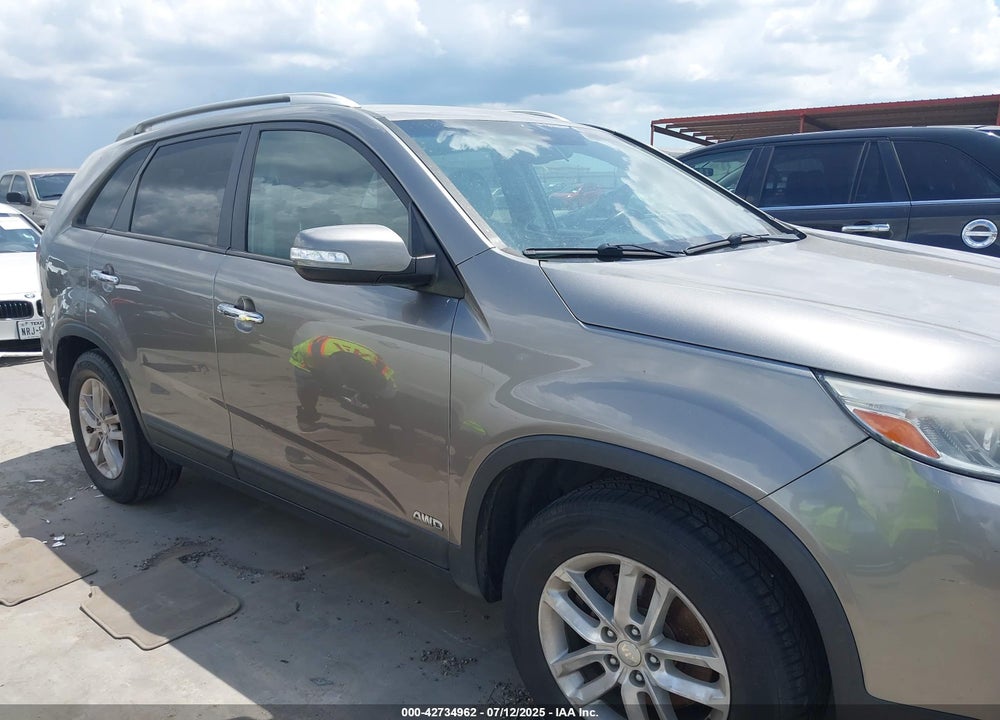 2014 KIA SORENTO VIN: 5XYKTCA60EG476920