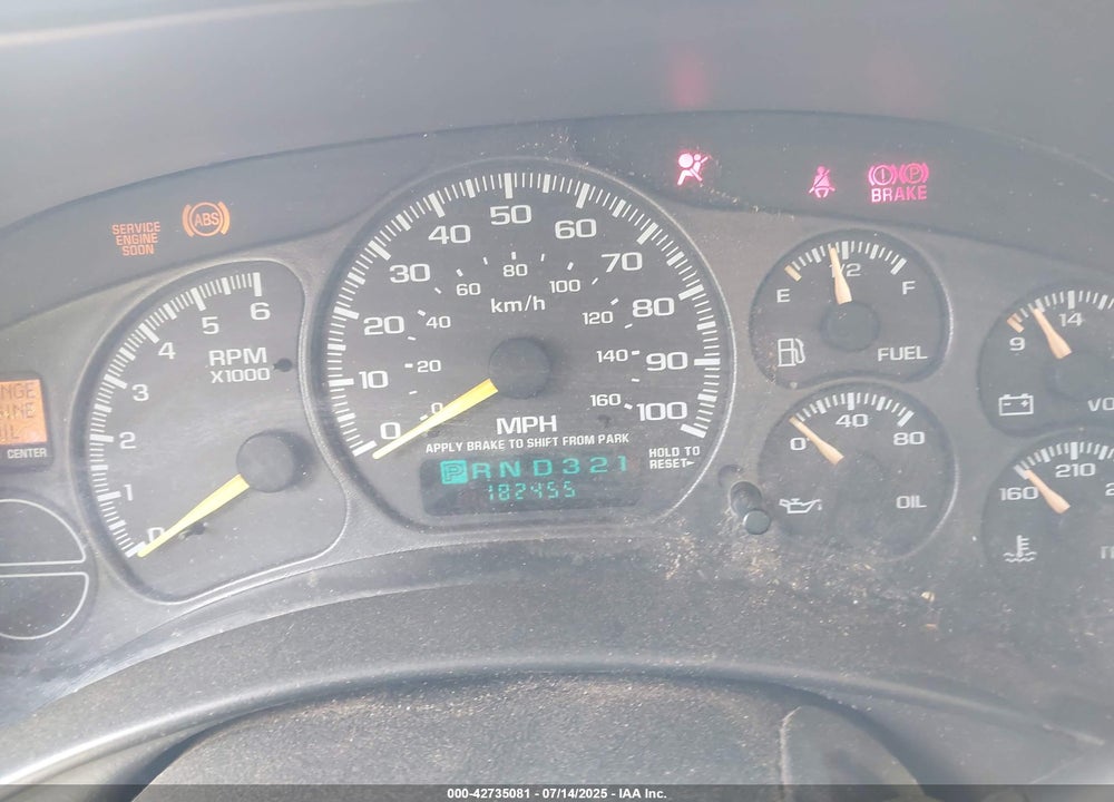2000 CHEVROLET SUBURBAN 1500 LT VIN: 3GNFK16T7YG126026
