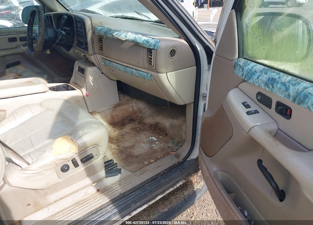 2001 CHEVROLET TAHOE LT VIN: 1GNEC13T81J158131