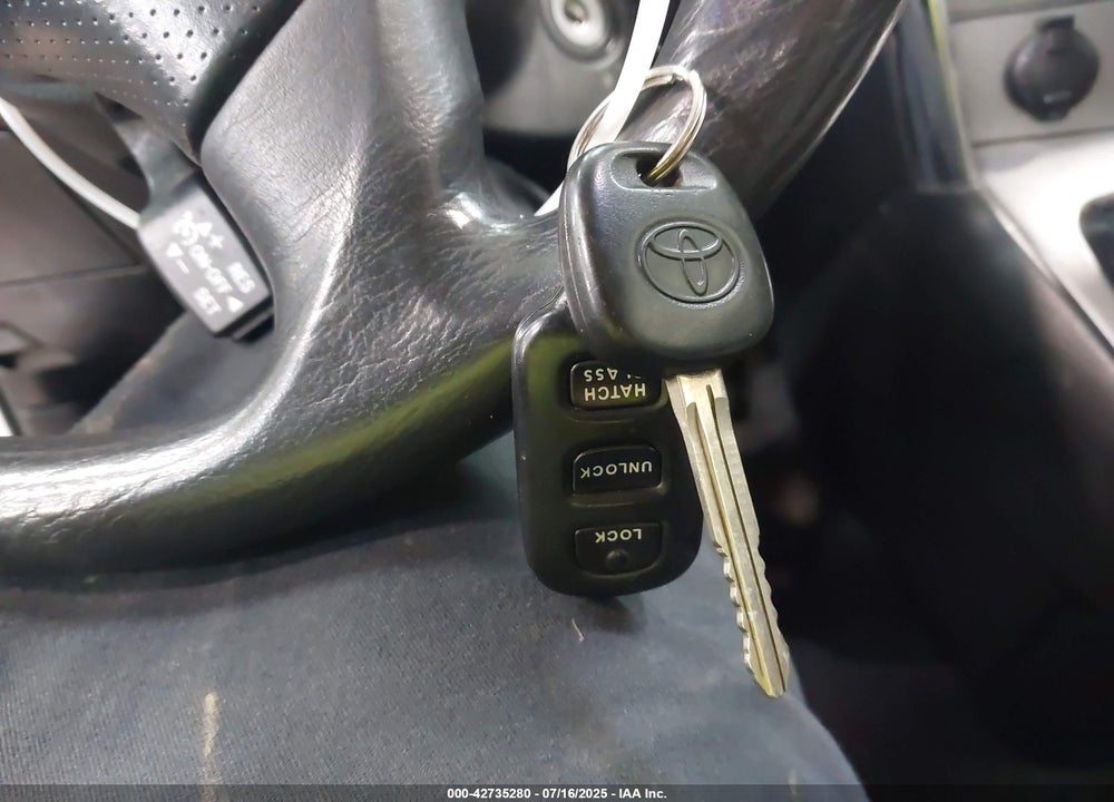 2005 TOYOTA MATRIX VIN: 2T1KR32E15C464095