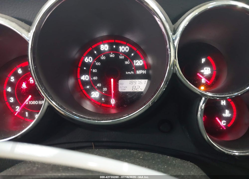 2005 TOYOTA MATRIX VIN: 2T1KR32E15C464095