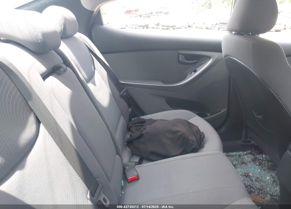 2016 HYUNDAI ELANTRA VIN: KMHDH4AE7GU543730